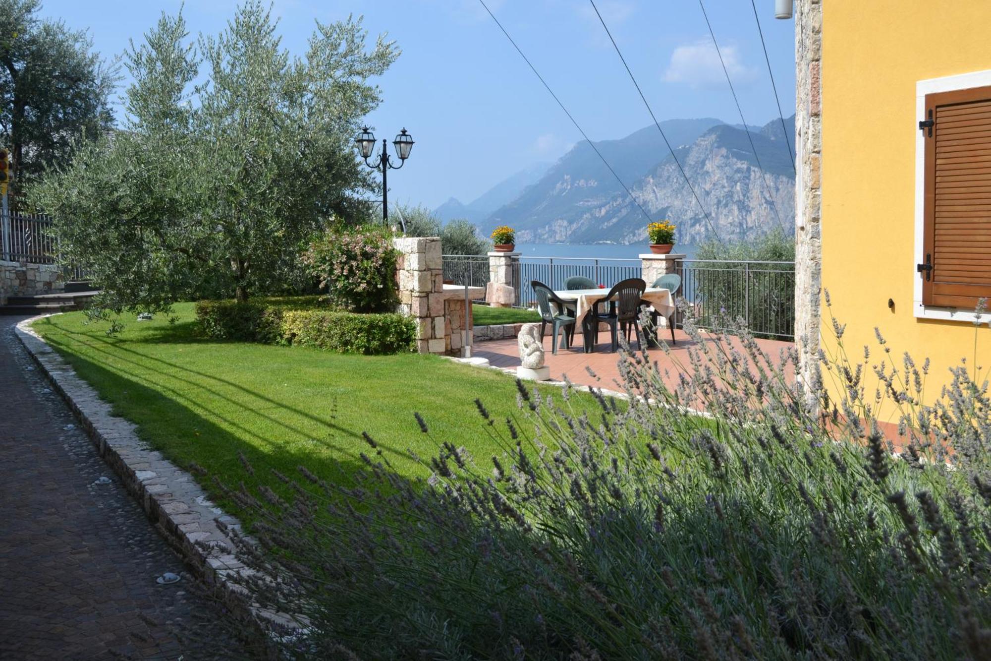 Appartamenti La Perla Malcesine Esterno foto